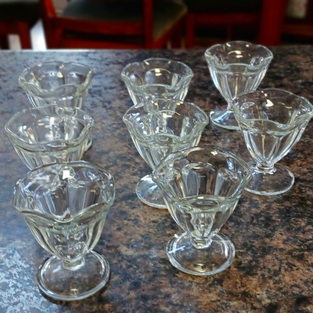 Set of 10 vintage ice cream Sundae serving dishes. Tulip top.